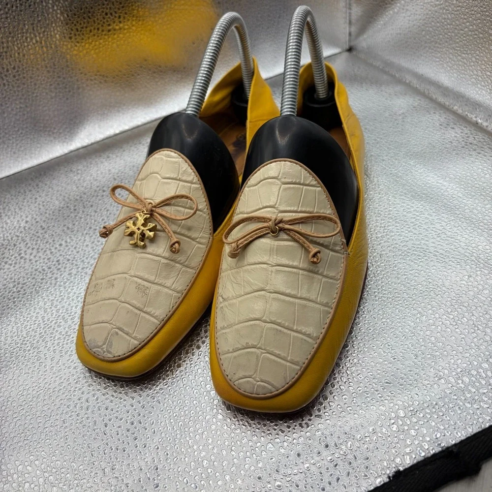 Size 6.5‎ M Tory Burch Tory Charm Yellow Goldfinch Cream Embossed Flat Loafers